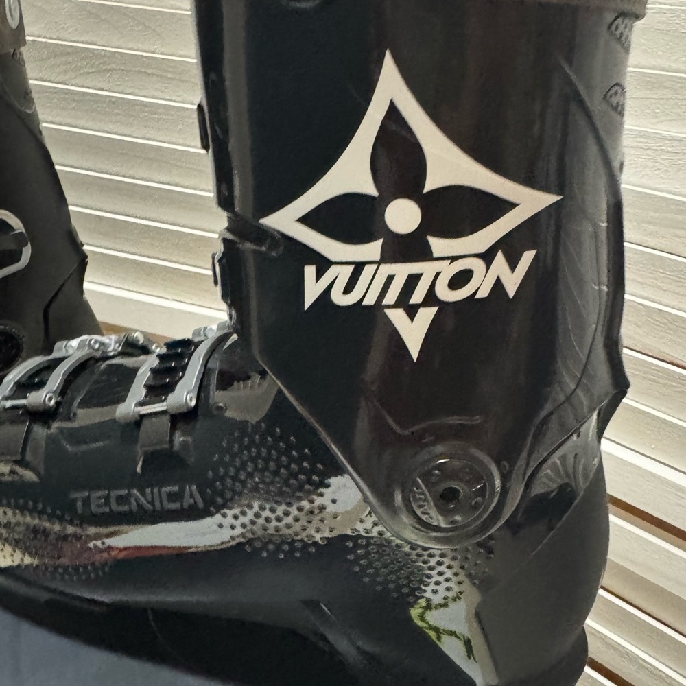 SOLD
Louis Vuitton Limited Edition Heated Ski Boots - Picture 6 of 16